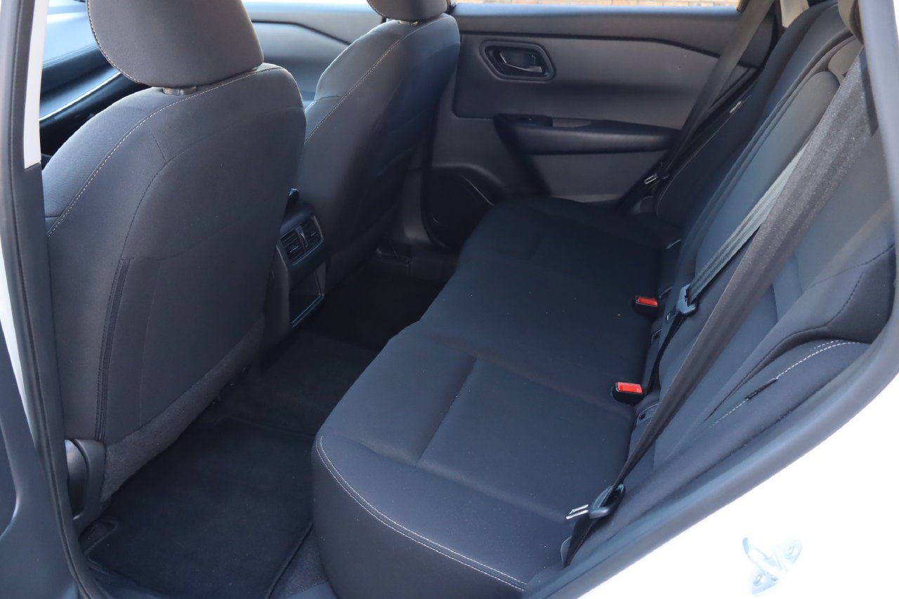 Used 2024 Nissan Rogue S FWD image 17