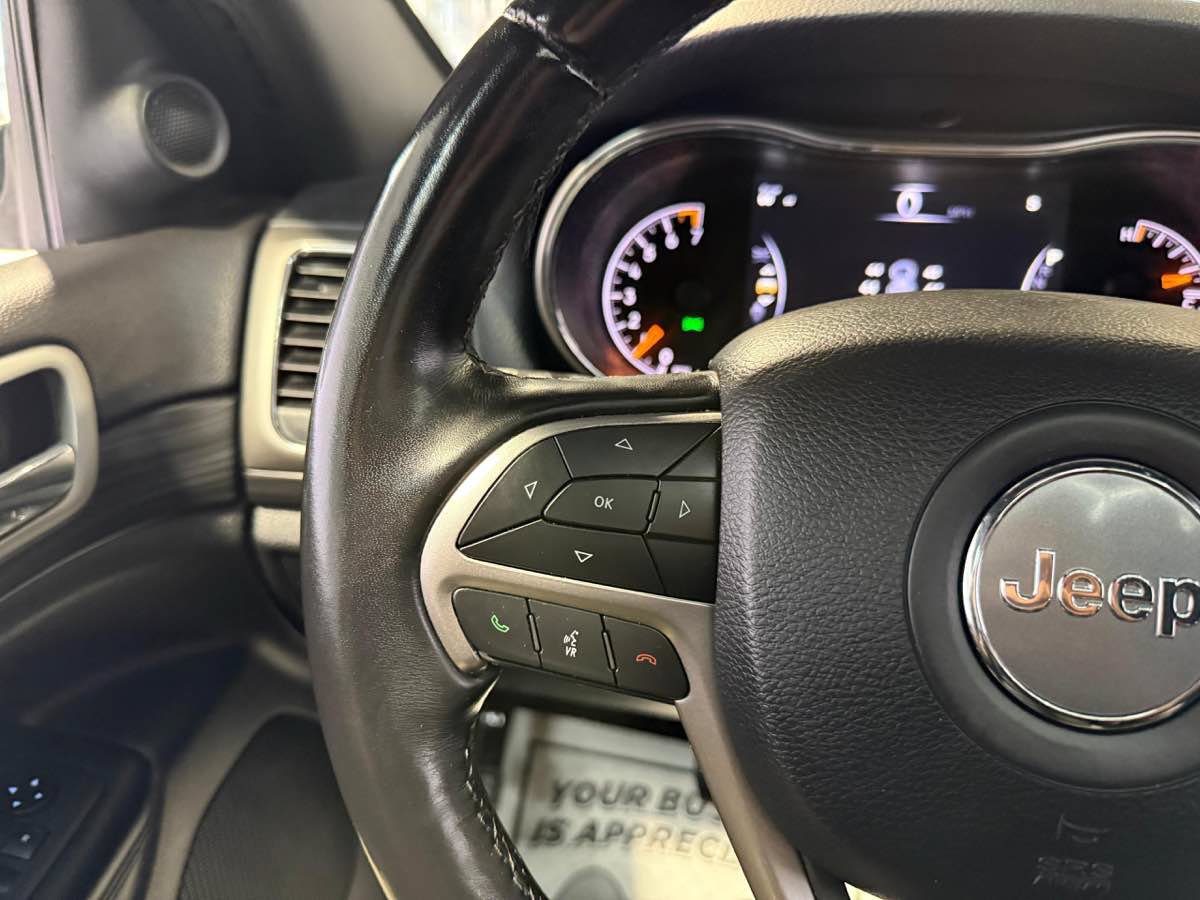 Used 2021 Jeep Grand Cherokee Laredo X AWD/4WD image 12