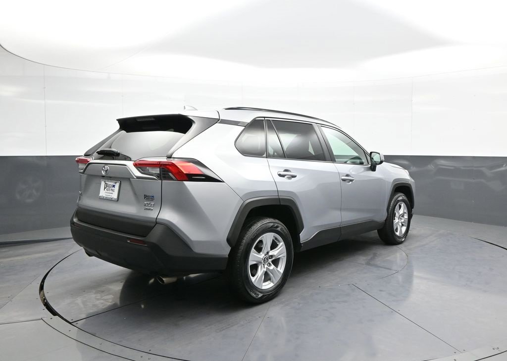 Used 2021 Toyota RAV4 XLE image 6