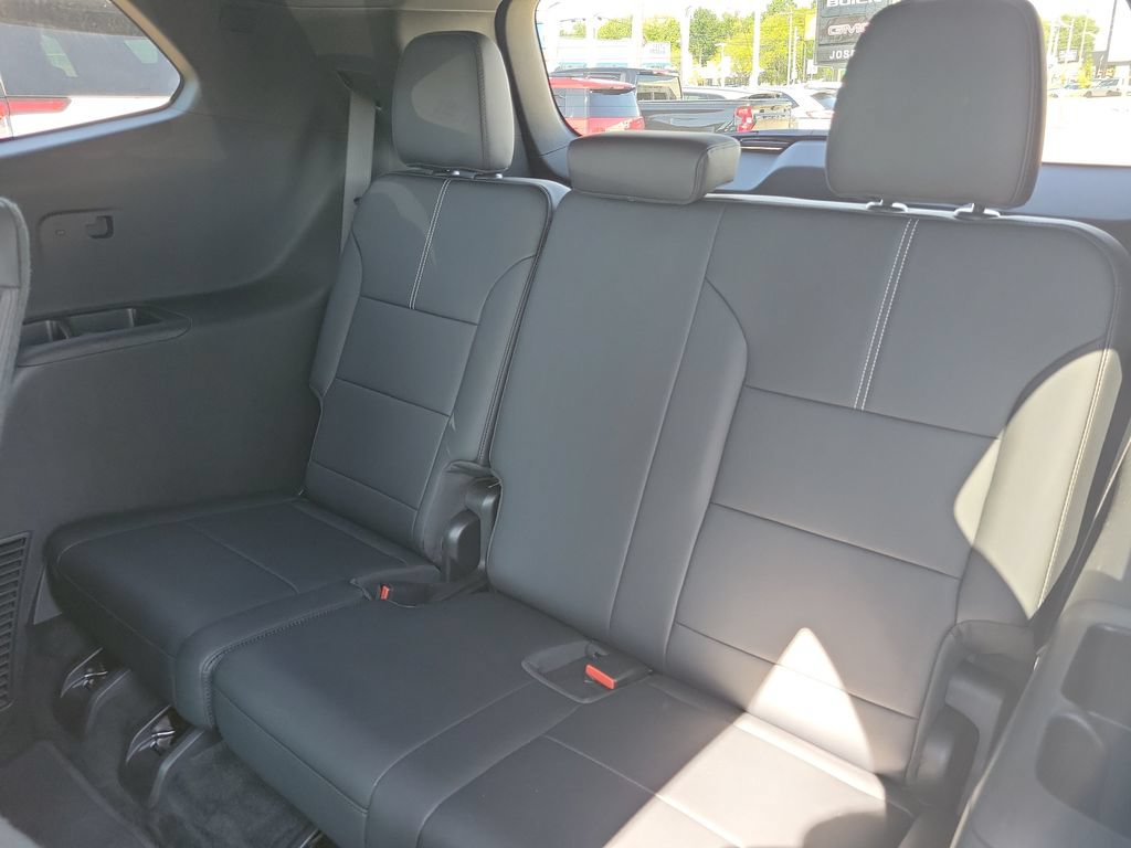 Used 2026 GMC Acadia Elevation w/ Elevation Premium Package FWD image 13