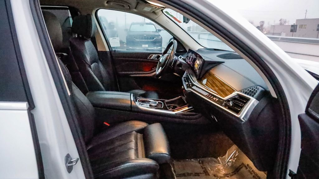 Used 2023 BMW X7 xDrive40i image 21