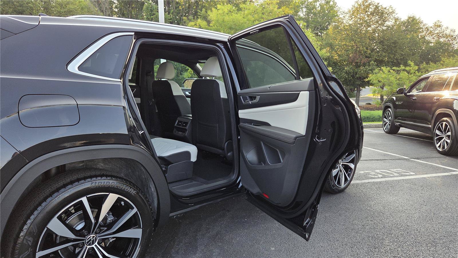 New 2026 Volkswagen Atlas Cross Sport SEL Premium R-Line AWD/4WD image 30