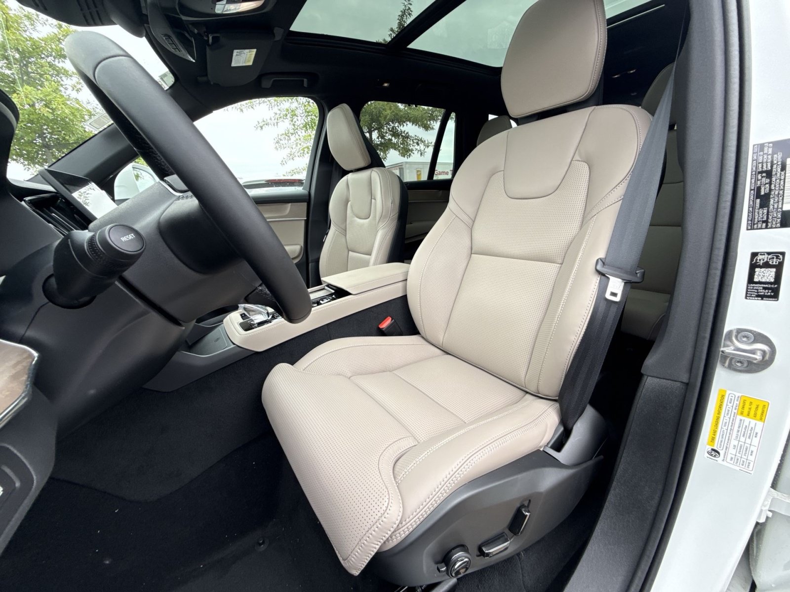 New 2026 Volvo XC90 T8 Ultra w/ Protection Package Premier AWD/4WD image 13