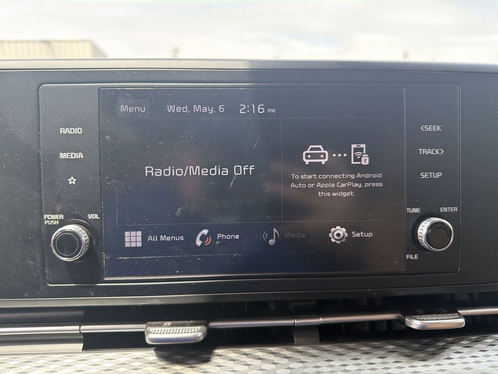 Used 2022 Kia Carnival LX FWD image 16