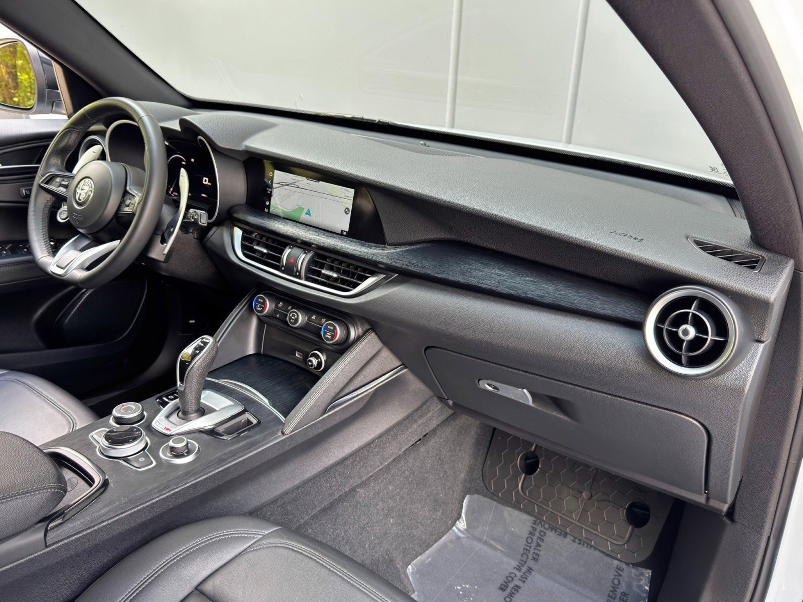 Used 2024 Alfa Romeo Stelvio Sprint image 12