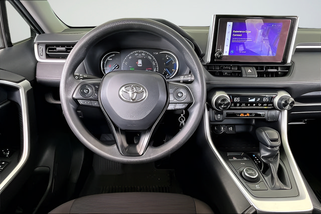 Used 2025 Toyota RAV4 LE AWD/4WD image 8