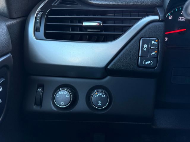 Used 2018 Chevrolet Suburban LT image 13