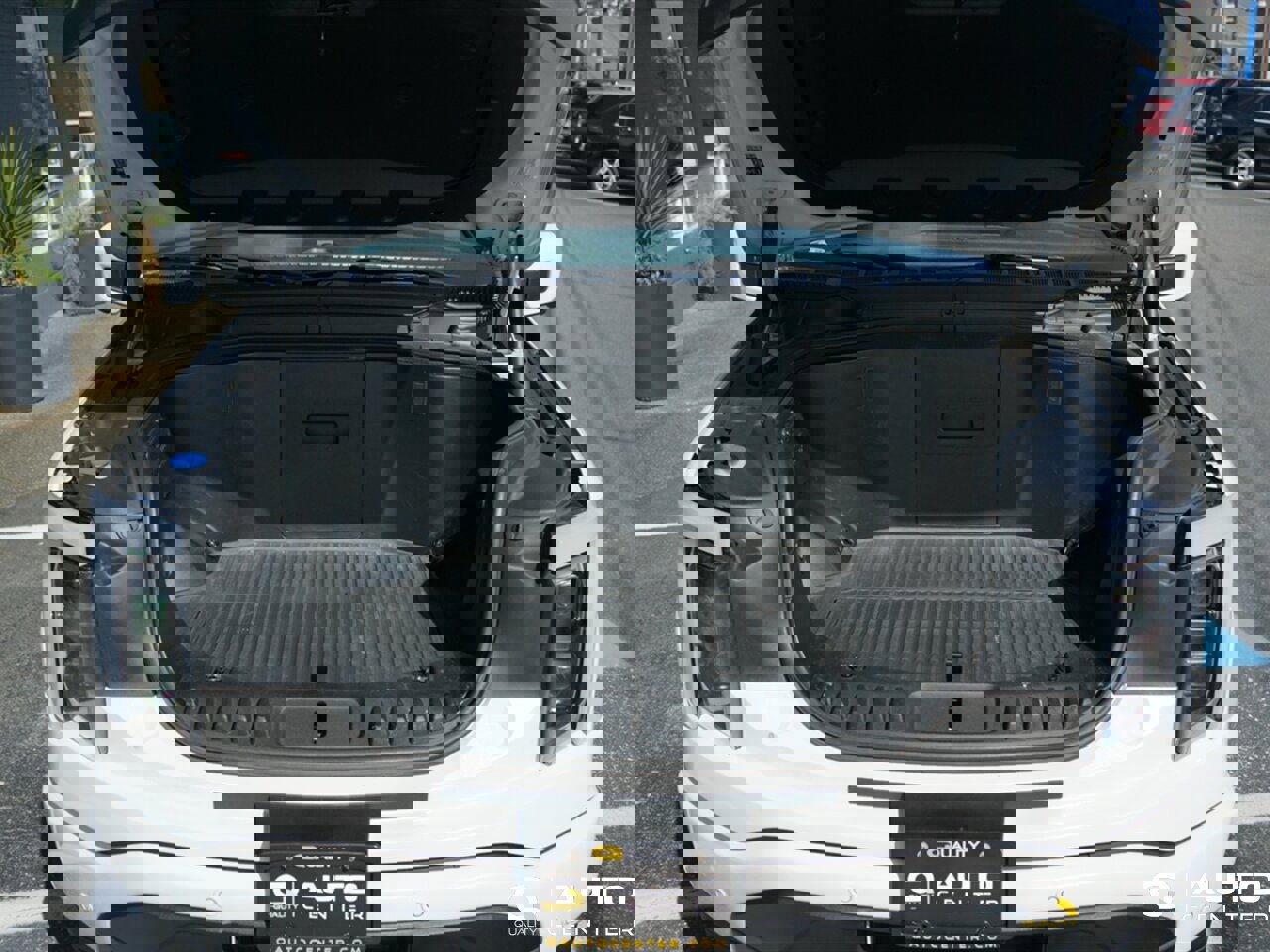 Used 2023 Ford F150 Lightning Lariat image 11