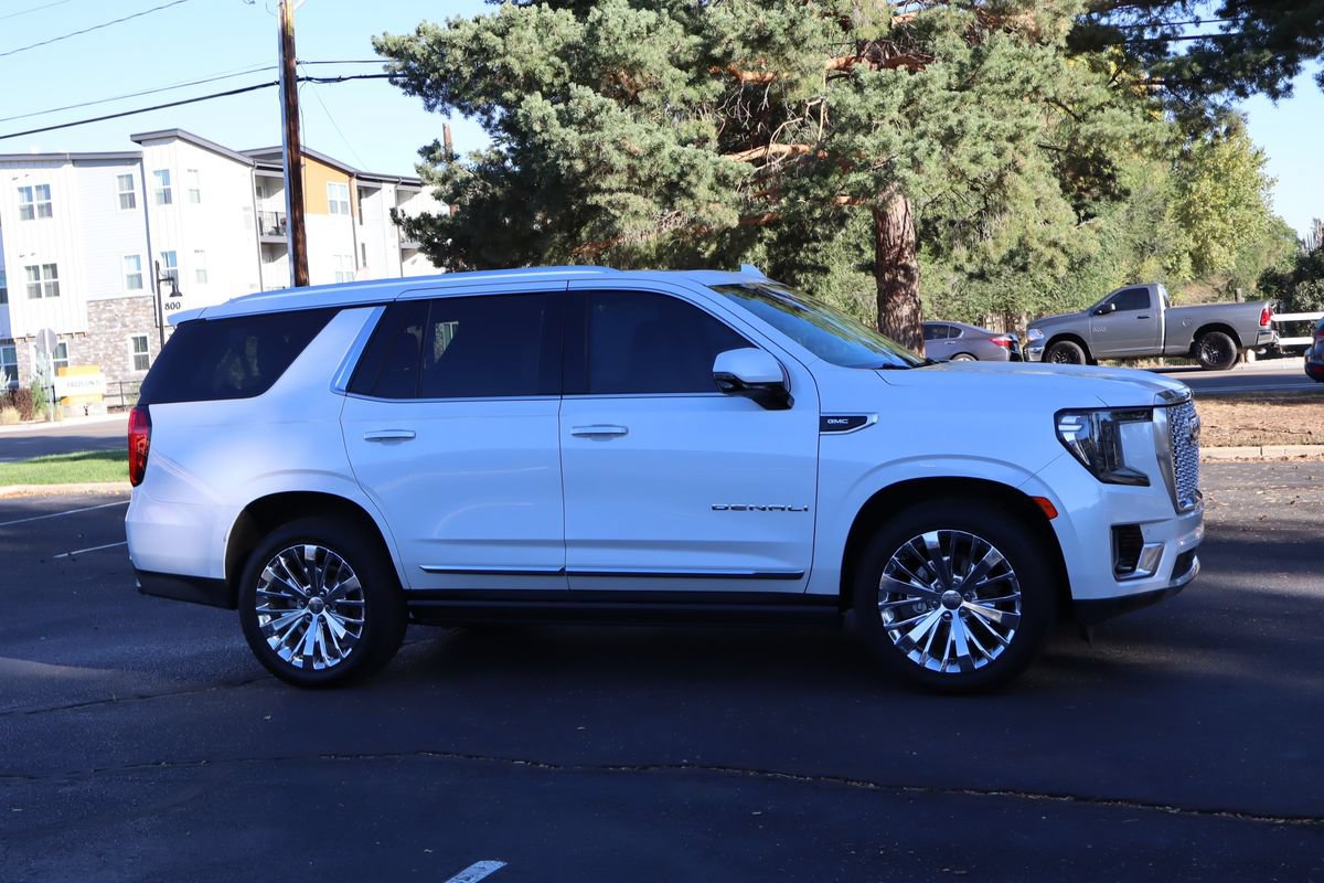 Used 2021 GMC Yukon Denali w/ Denali Premium Package AWD/4WD image 2