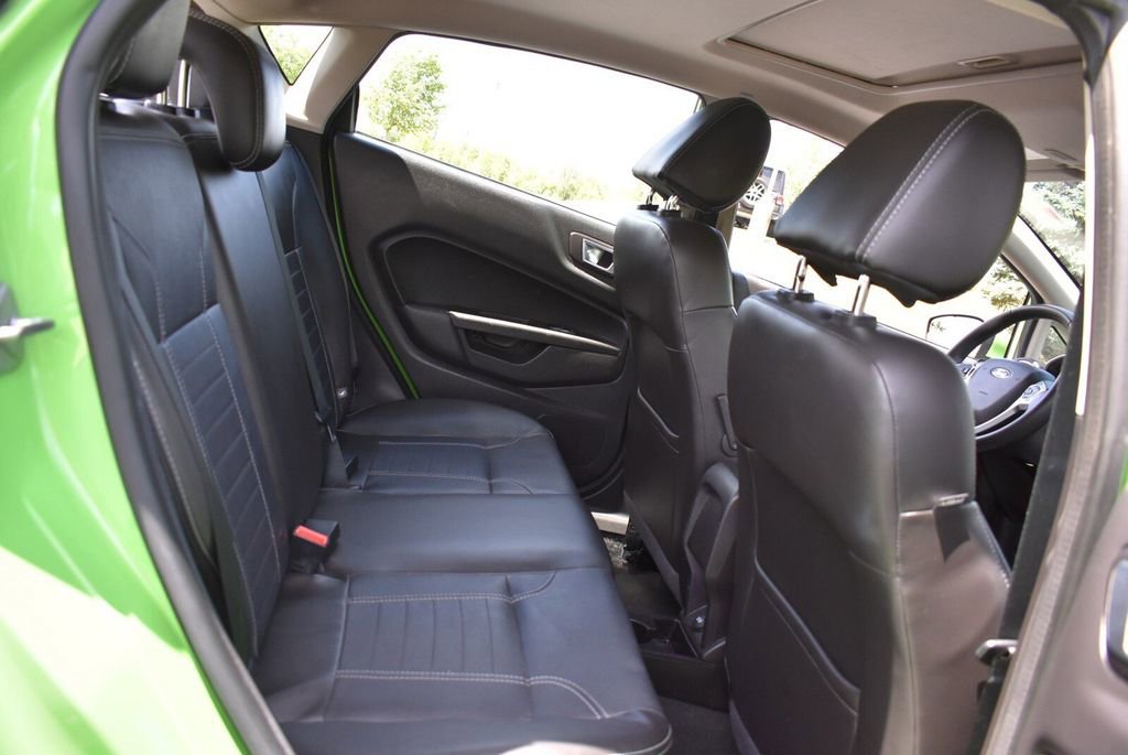 Used 2015 Ford Fiesta Titanium FWD image 27