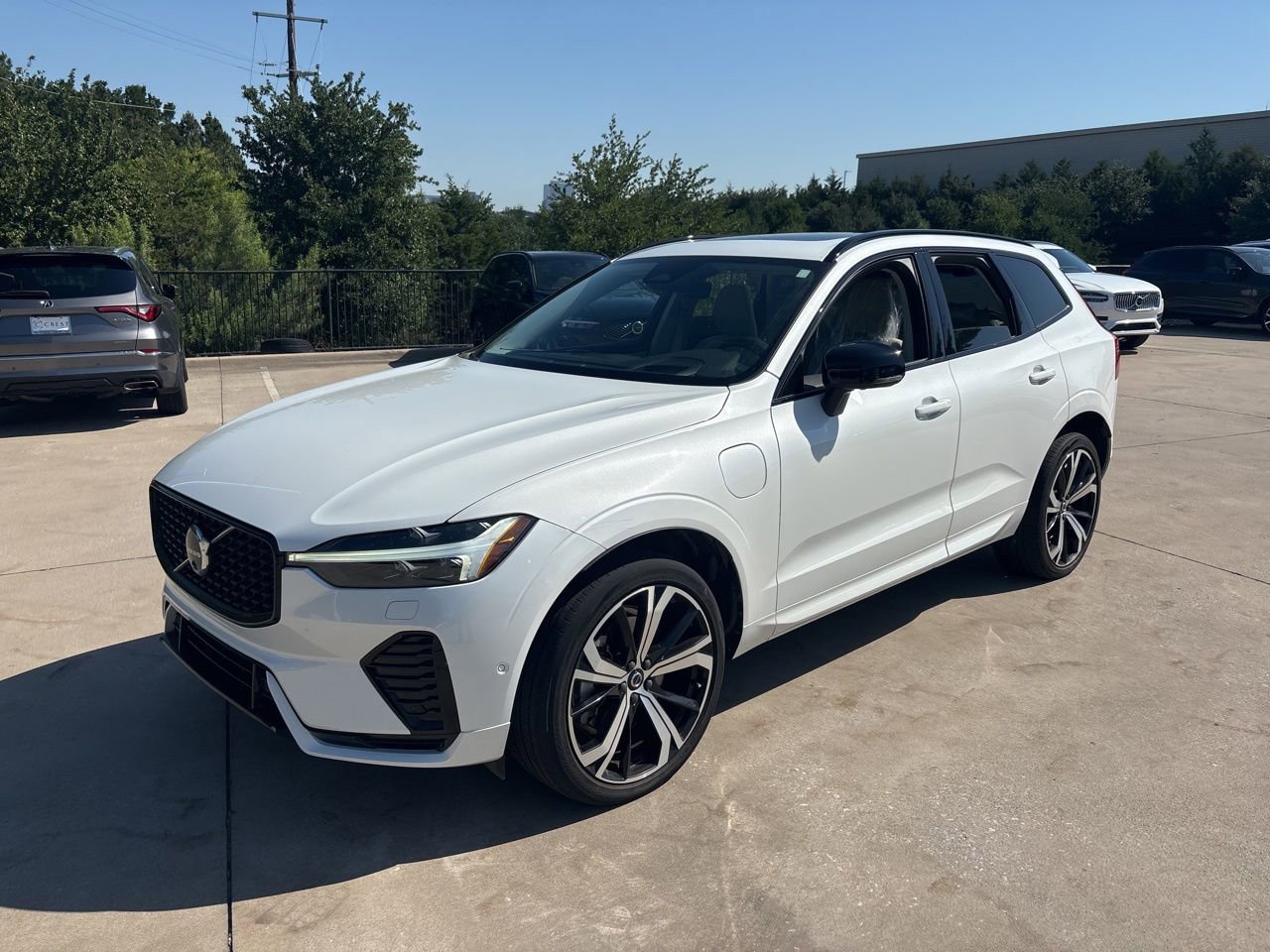 Used 2024 Volvo XC60 T8 Ultimate w/ Protection Package Premier AWD/4WD image 1