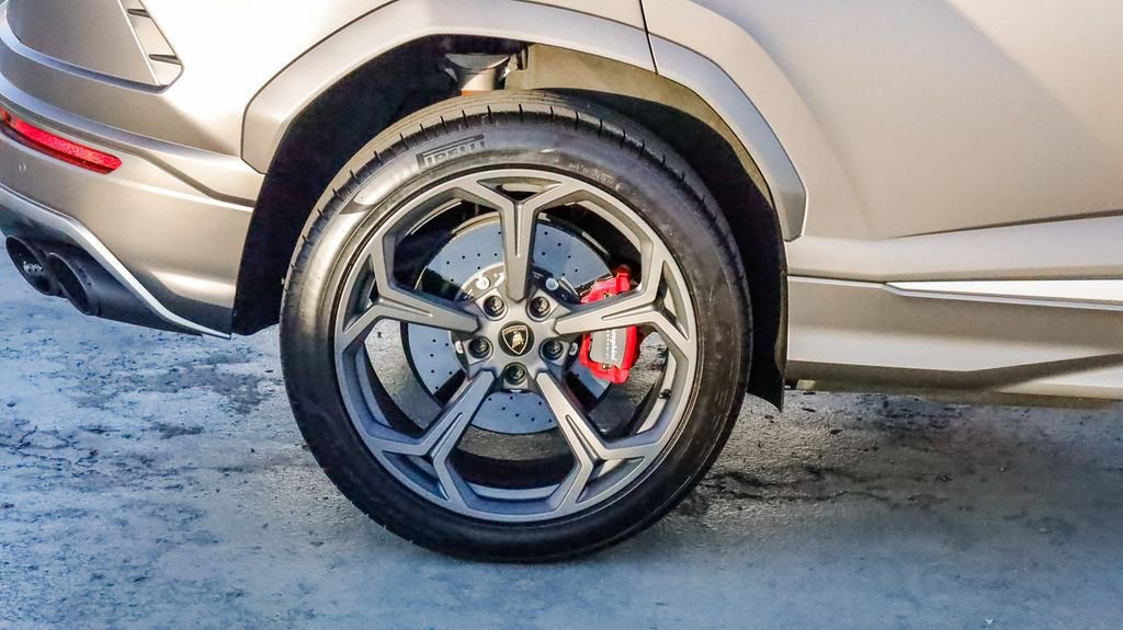 Used 2022 Lamborghini Urus image 12