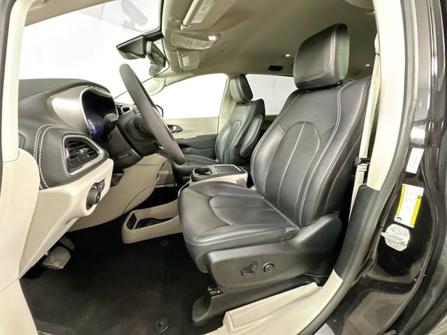 Used 2024 Chrysler Pacifica Select image 19