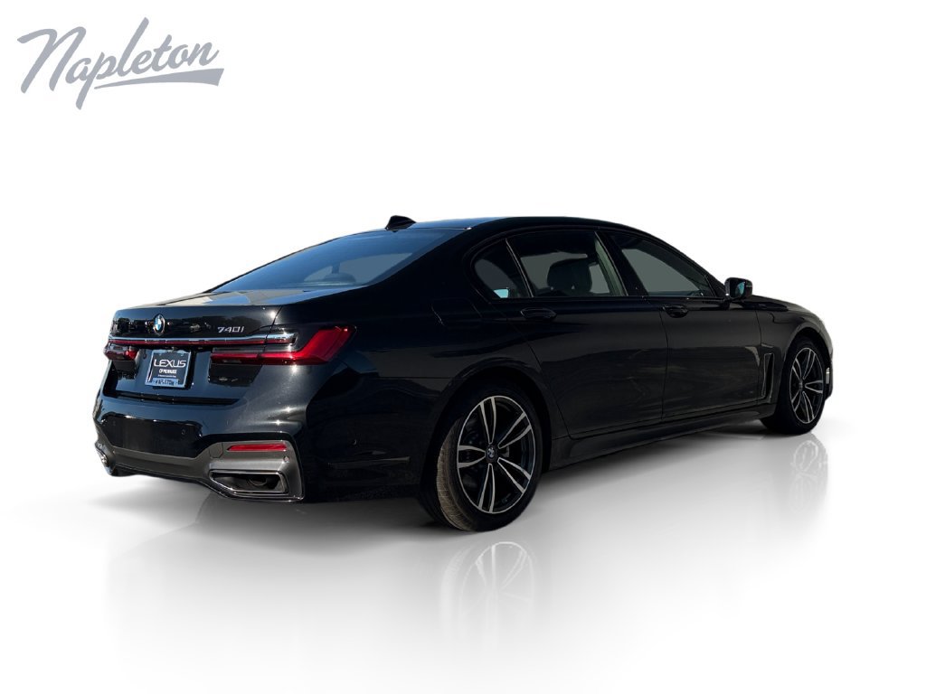 Used 2022 BMW 740i xDrive w/ M Sport Package AWD/4WD image 6