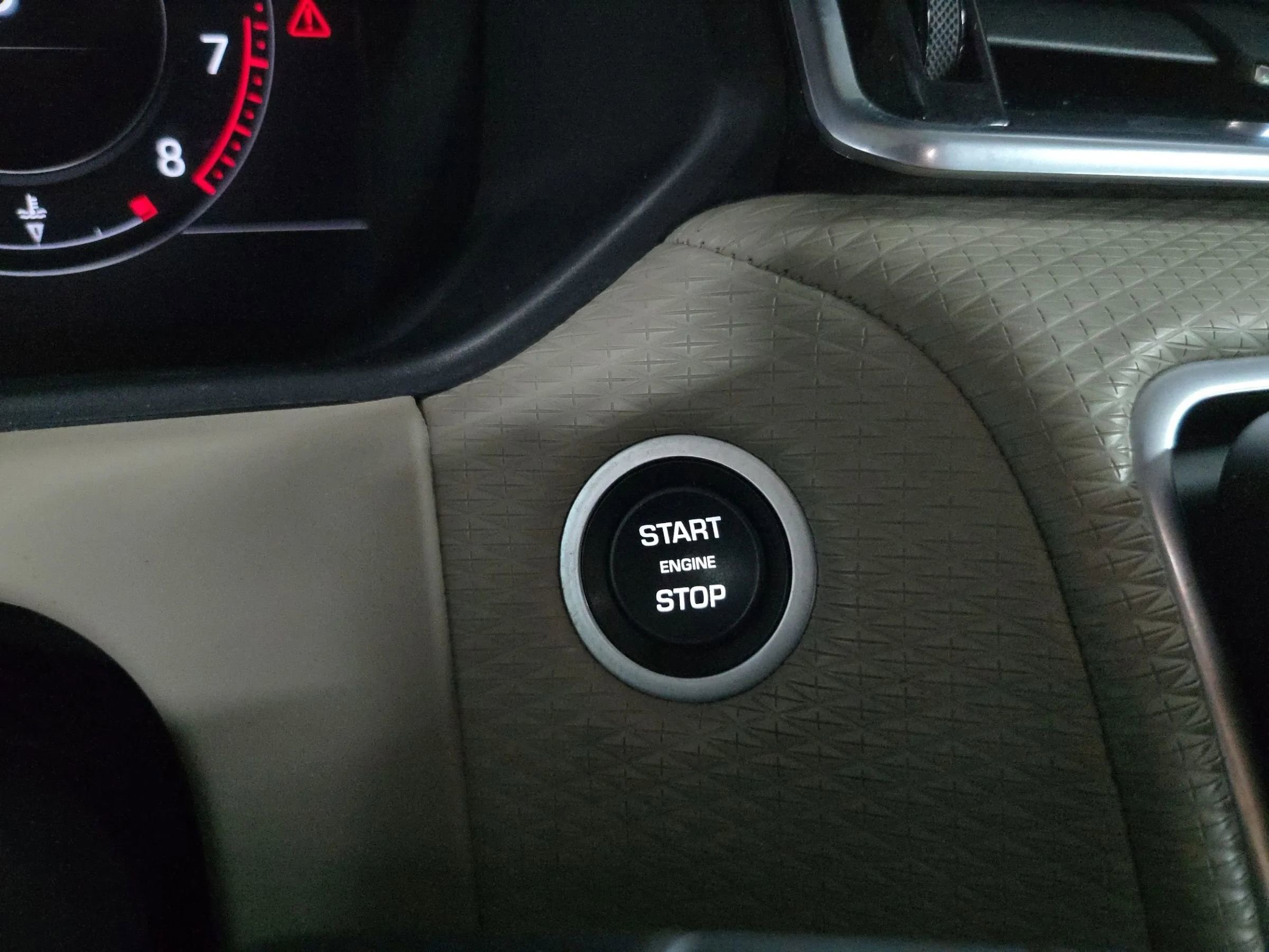 Used 2018 Land Rover Range Rover Velar R-Dynamic SE image 25