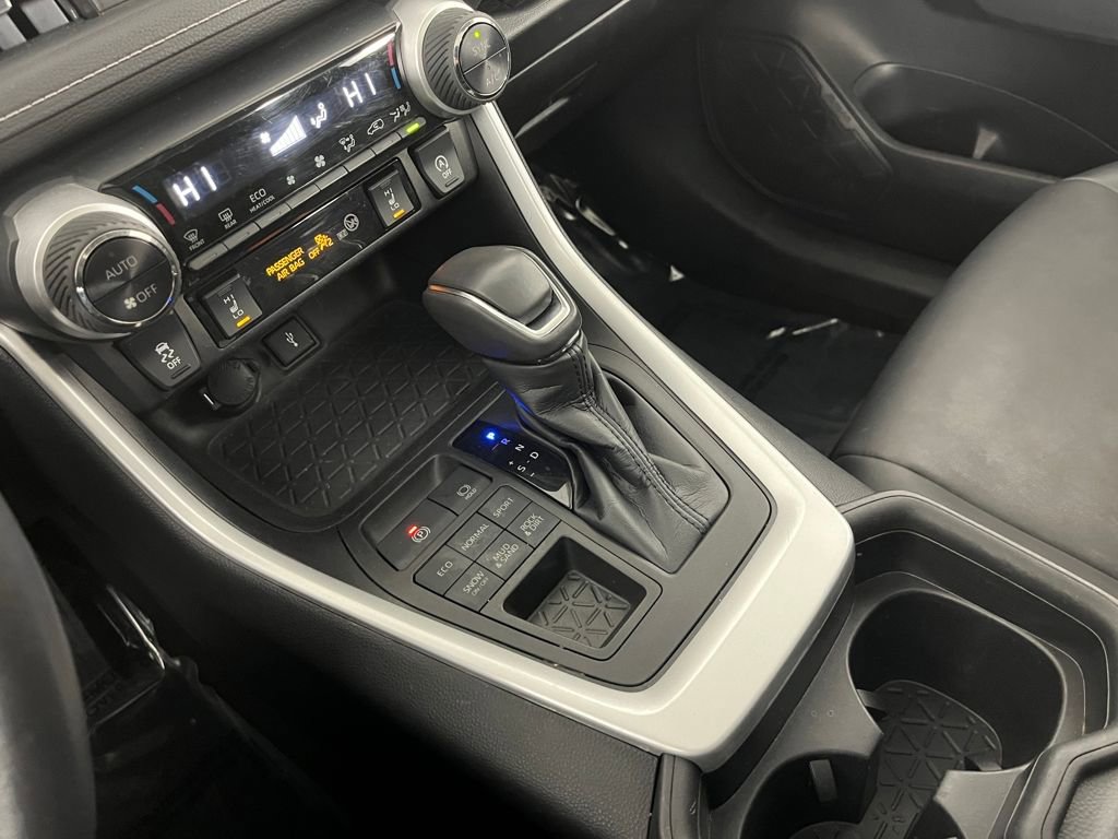 Used 2021 Toyota RAV4 XLE Premium image 24