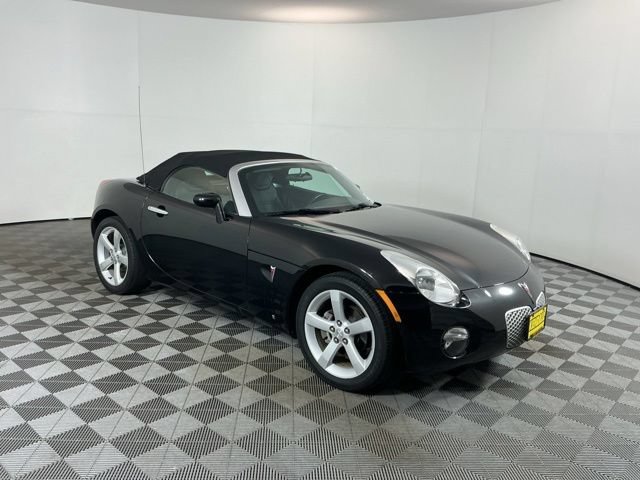 Used 2006 Pontiac Solstice Convertible w/ Premium Package RWD image 4