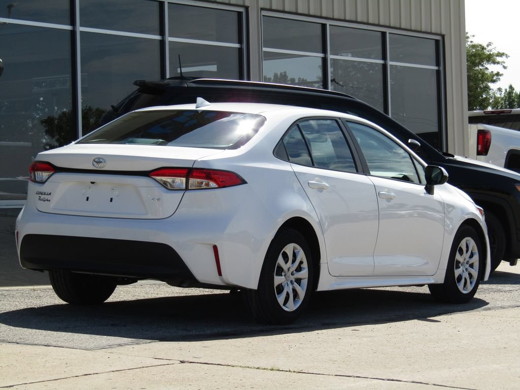 Used 2025 Toyota Corolla LE FWD image 3