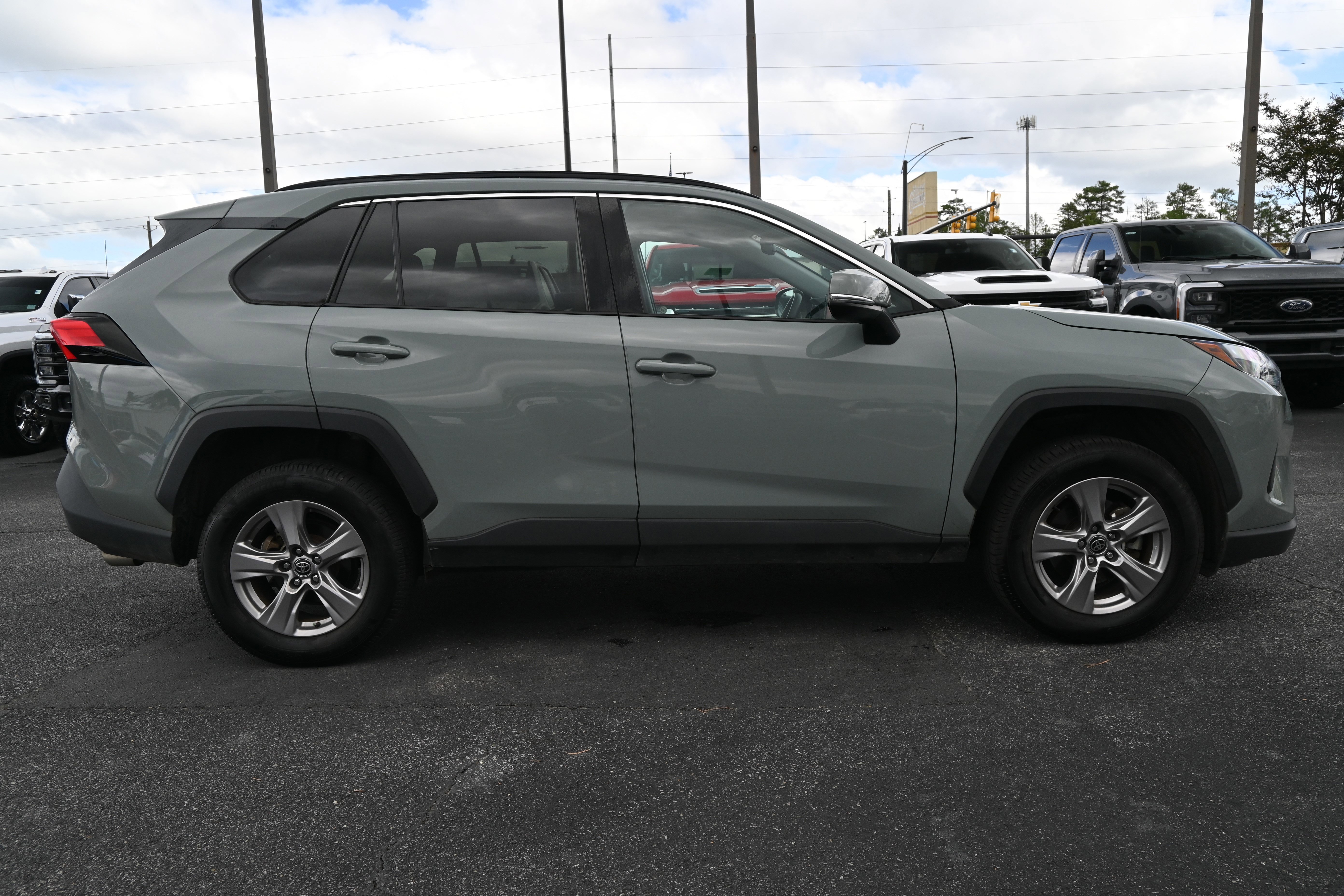Used 2022 Toyota RAV4 XLE image 11