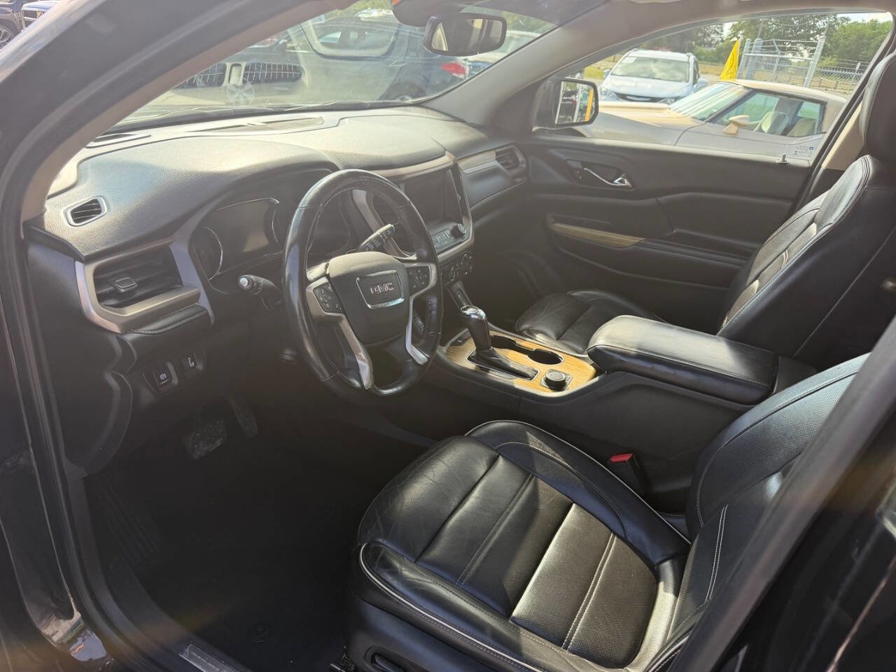 Used 2018 GMC Acadia Denali w/ Technology Package AWD/4WD image 8