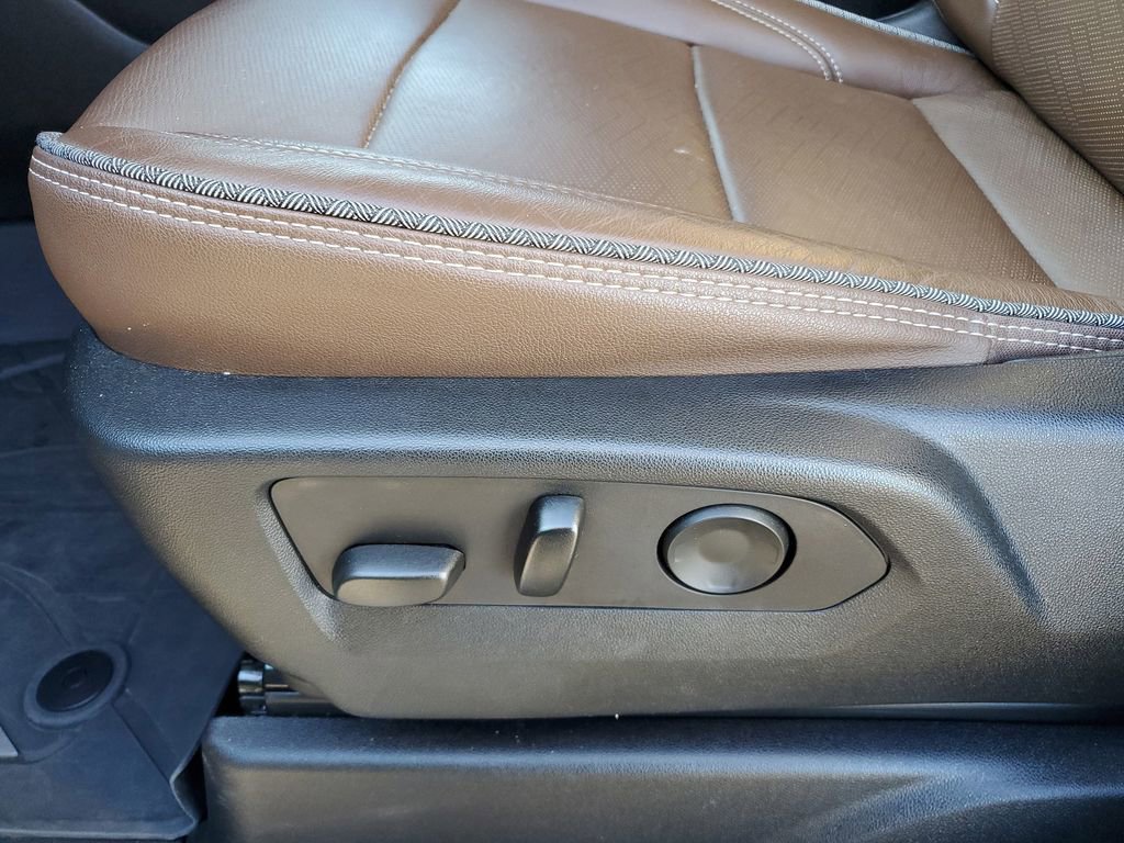 Used 2023 Chevrolet Suburban High Country image 9