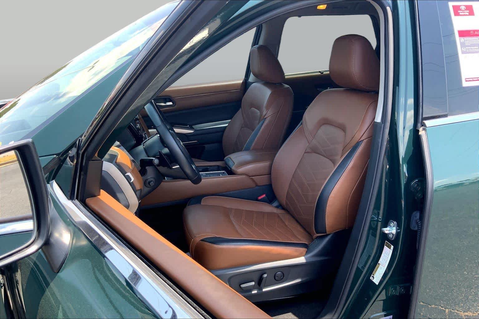 Used 2023 Nissan Pathfinder Platinum FWD image 8