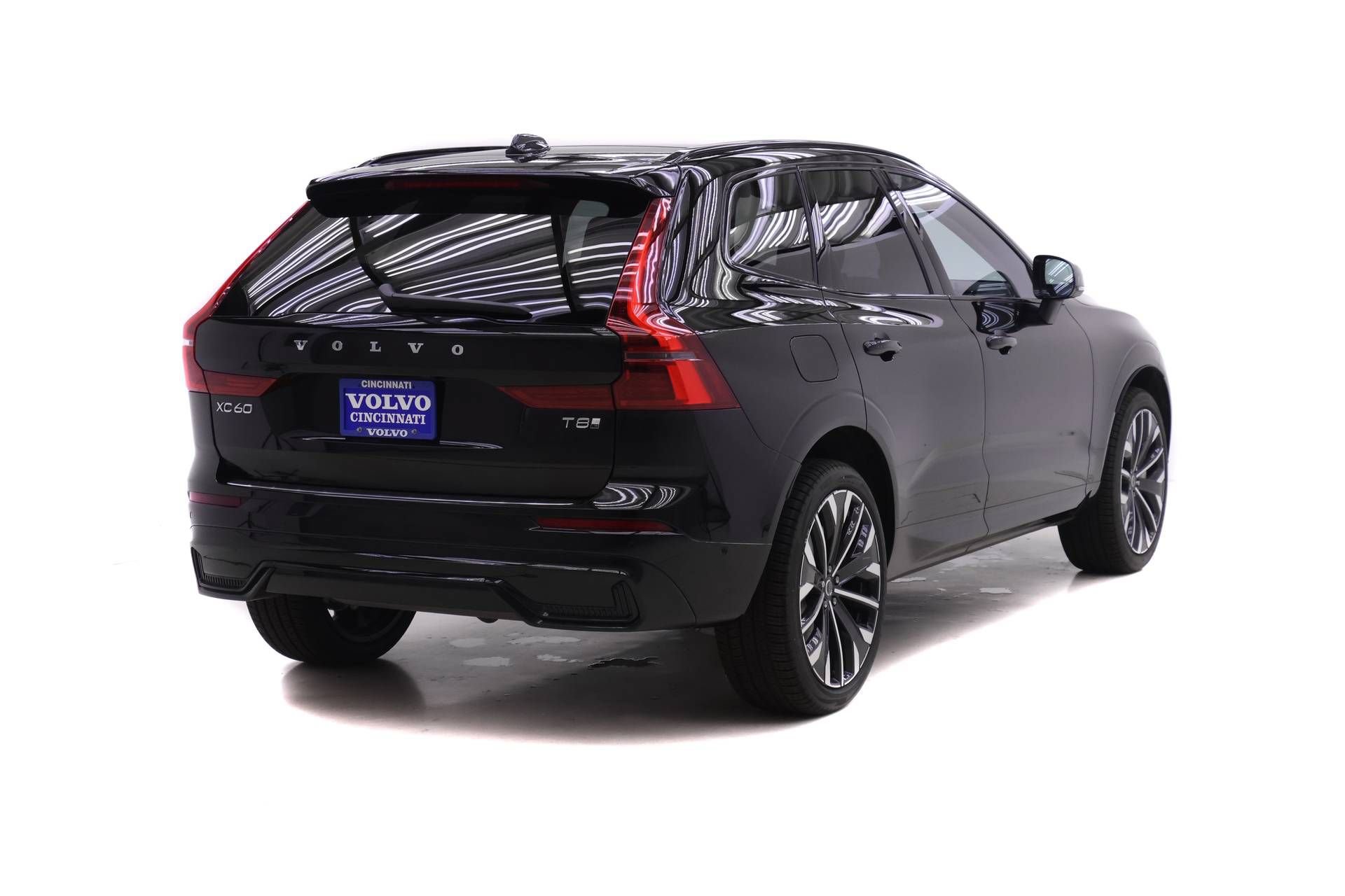 New 2026 Volvo XC60 T8 Ultra w/ Protection Package Premier AWD/4WD image 4