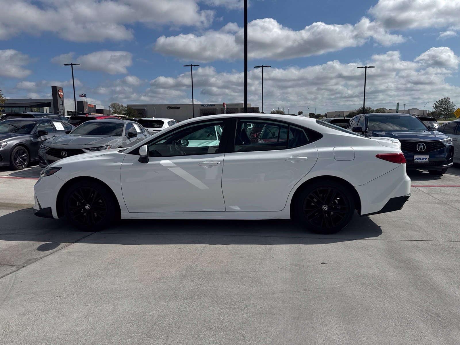 Used 2025 Toyota Camry SE FWD image 5