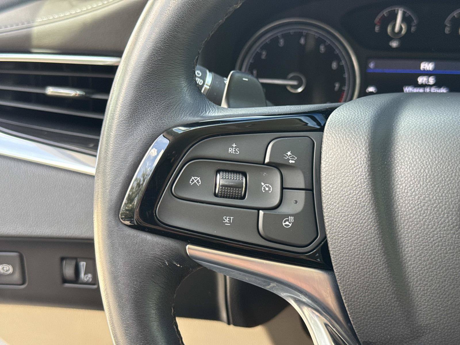 Used 2023 Buick Enclave Essence AWD/4WD image 32