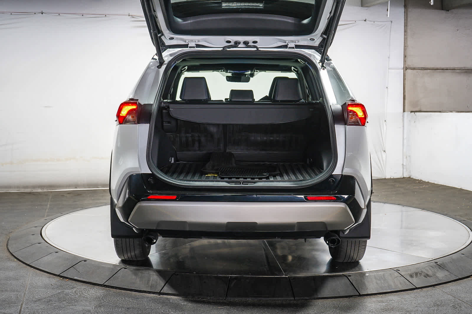 Used 2023 Toyota RAV4 XSE image 30