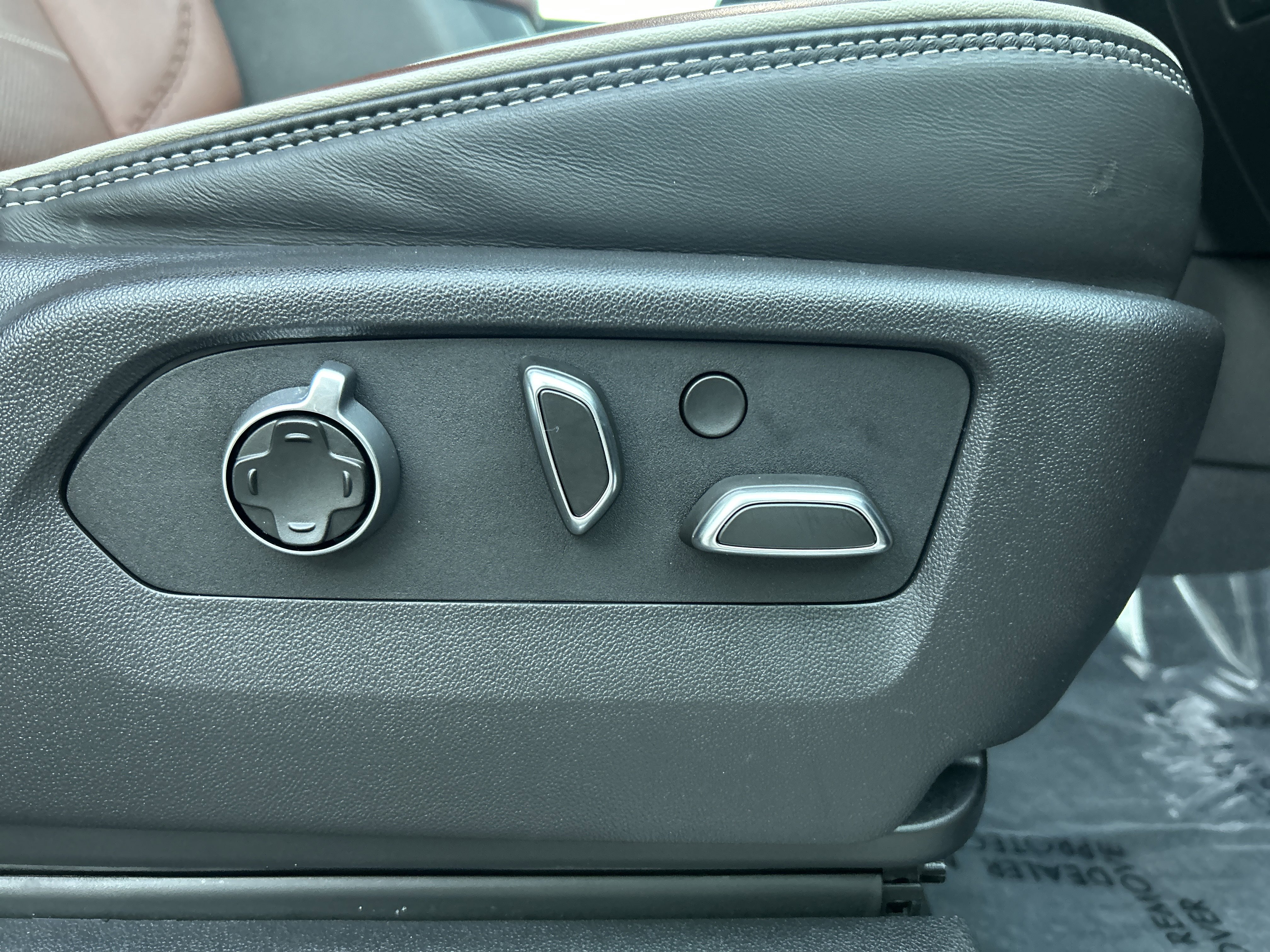 Used 2025 GMC Sierra 2500 Denali Ultimate w/ Max Trailering Package image 28