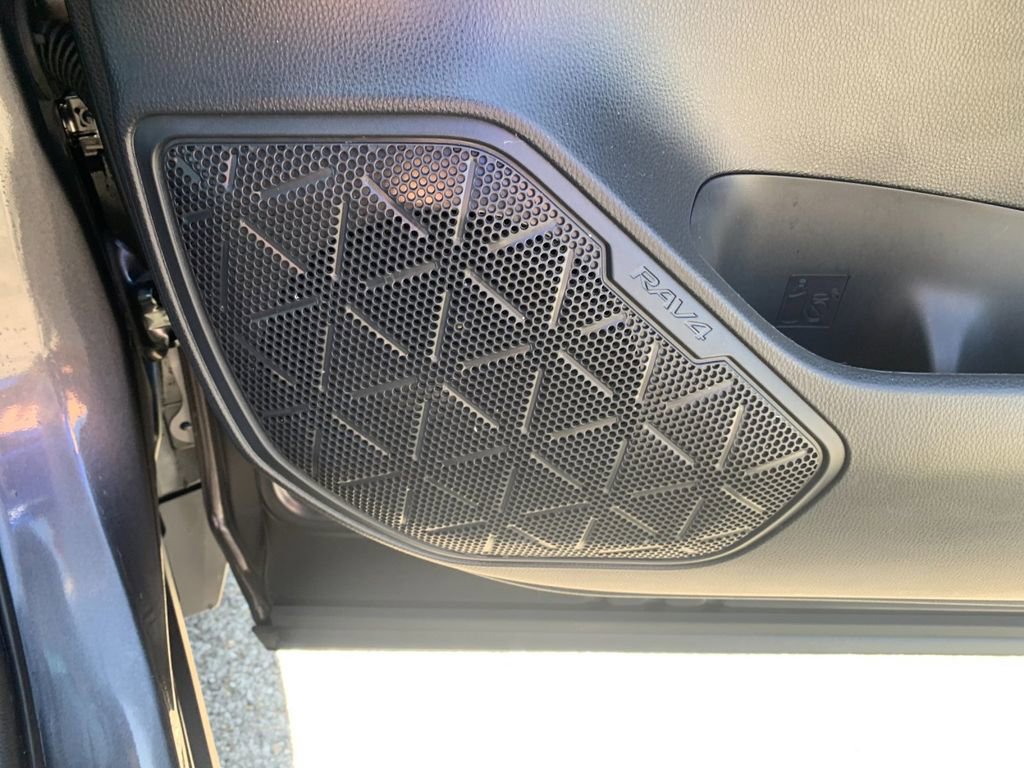 Used 2025 Toyota RAV4 XLE AWD/4WD image 21