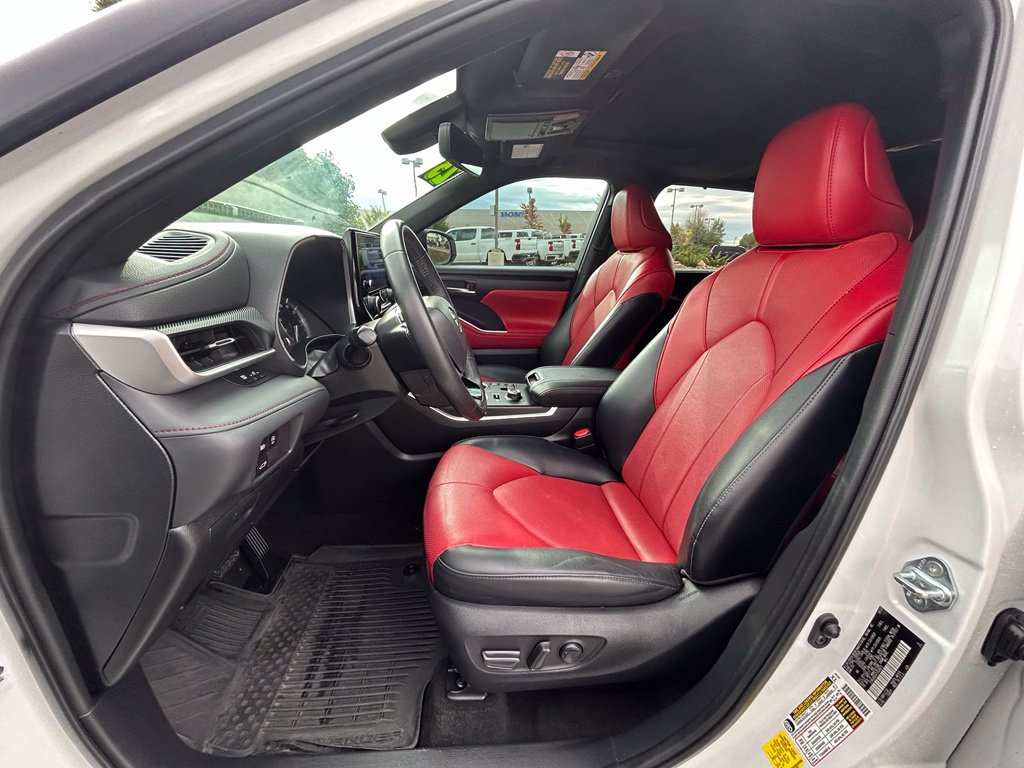 Used 2023 Toyota Highlander XSE AWD/4WD image 13