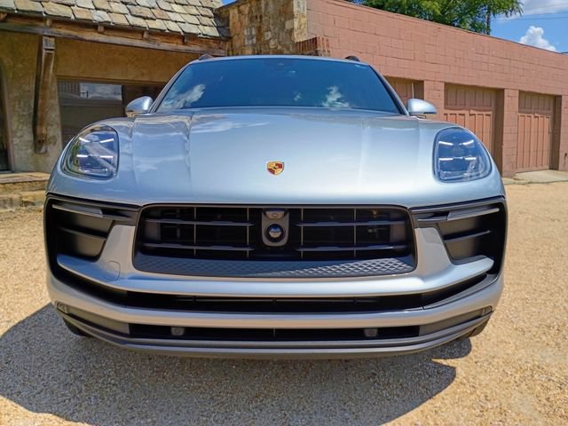 Used 2022 Porsche Macan AWD/4WD image 3