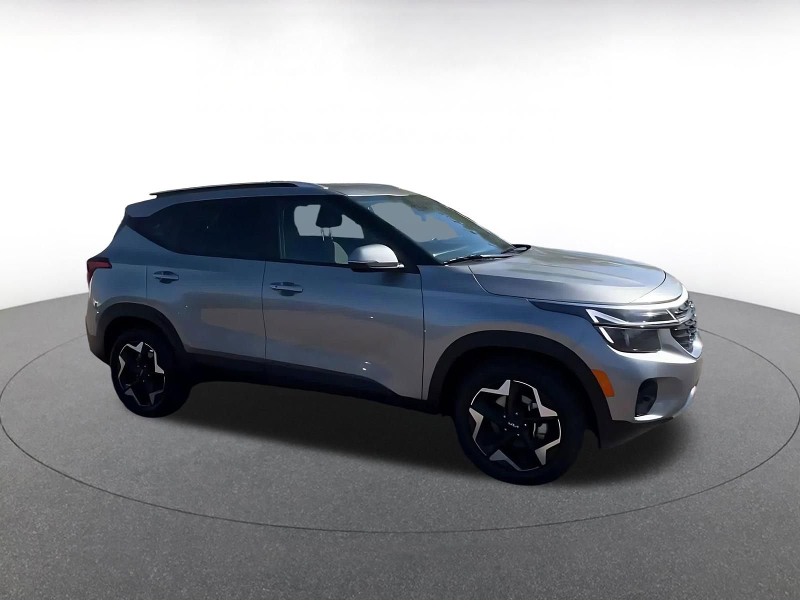 Used 2025 Kia Seltos S image 2