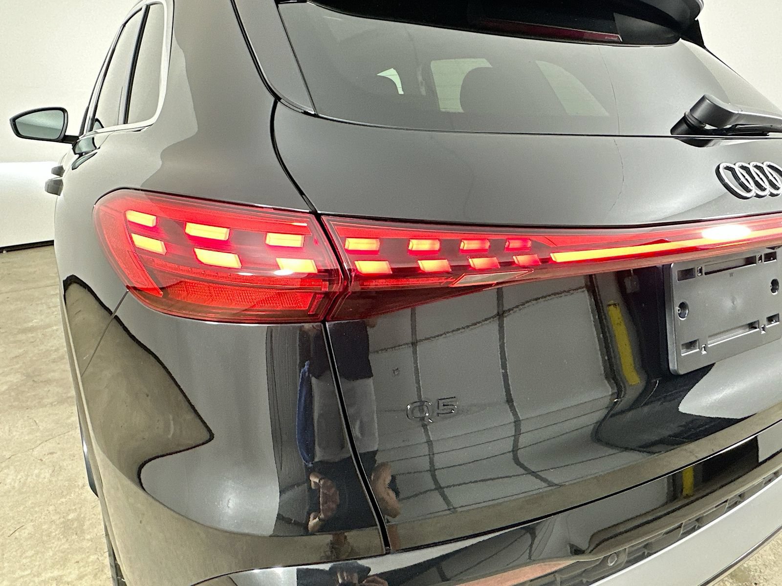 Used 2025 Audi Q5 Premium w/ Convenience Package AWD/4WD image 11