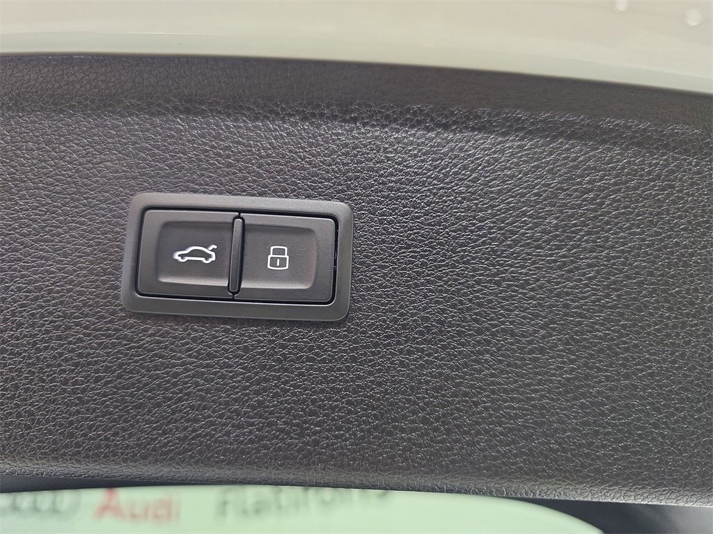 Used 2024 Audi SQ5 Prestige image 13