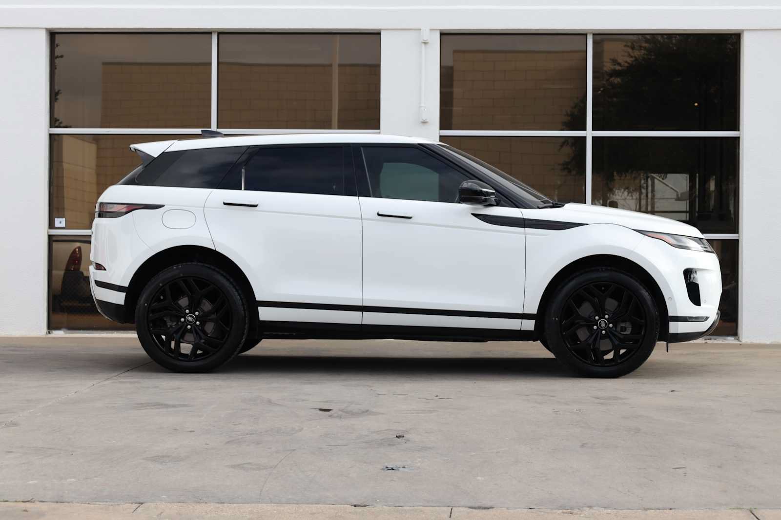 Used 2020 Land Rover Range Rover Evoque SE AWD/4WD image 7