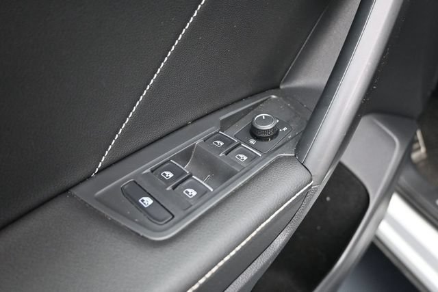 Used 2023 Volkswagen Tiguan SE R-Line AWD/4WD image 12
