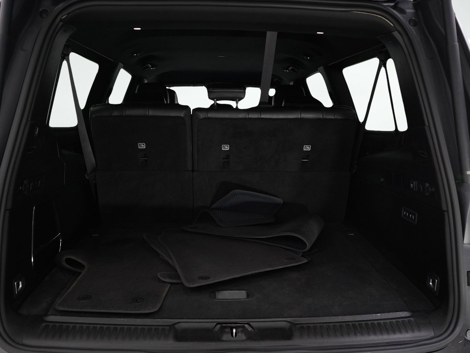 Used 2024 Jeep Wagoneer L Series II w/ Flexible Seating Group image 9