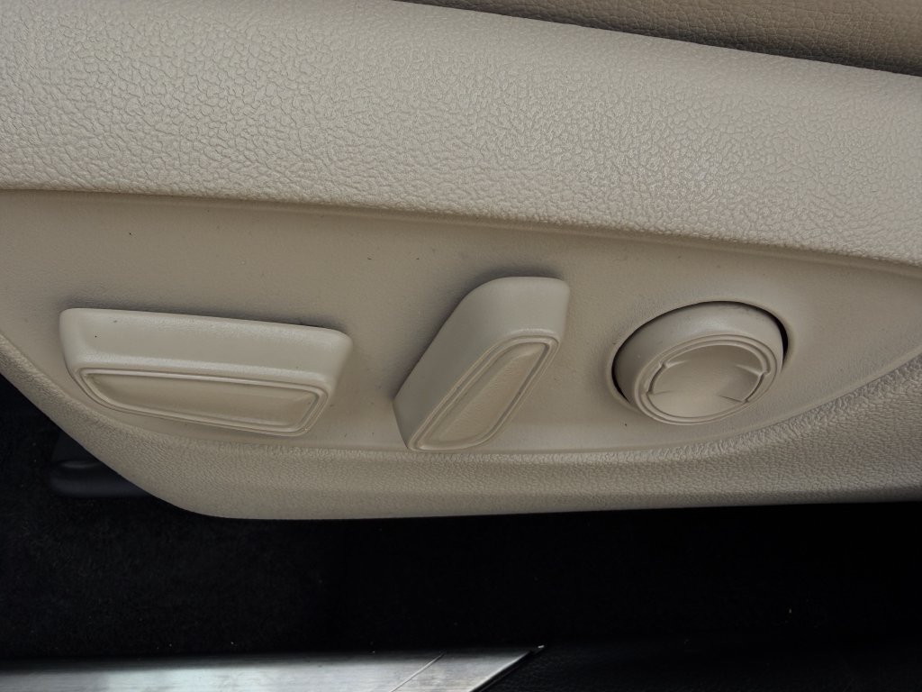 Used 2023 Toyota Highlander Limited FWD image 27