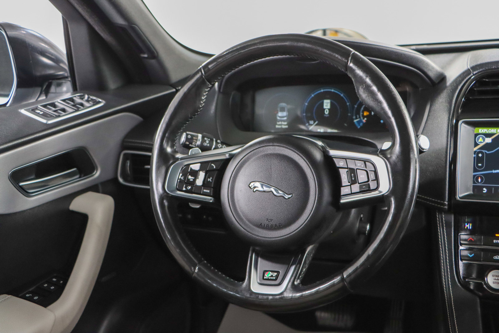 Used 2018 Jaguar F-PACE R-Sport AWD/4WD image 12