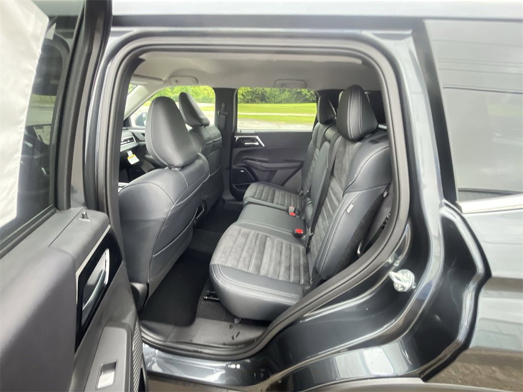 New 2025 Mitsubishi Outlander SE image 22