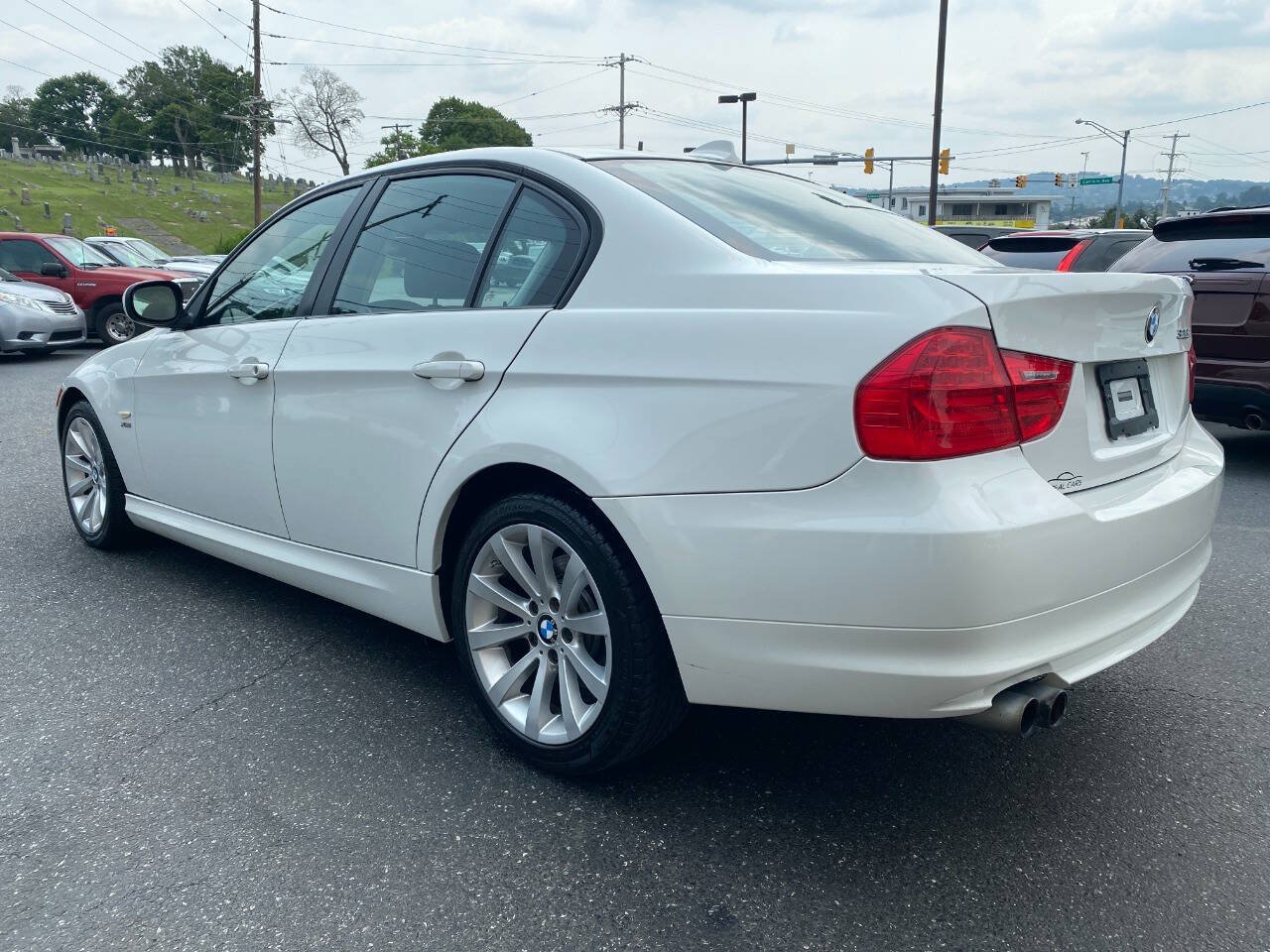 Used 2011 BMW 328i xDrive Sedan w/ Premium Pkg 2 AWD/4WD image 5