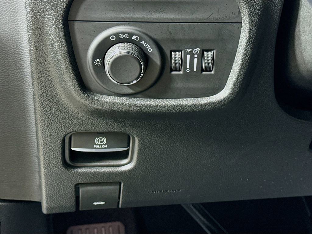Used 2022 Jeep Grand Cherokee L Laredo w/ Luxury Tech Group I AWD/4WD image 12