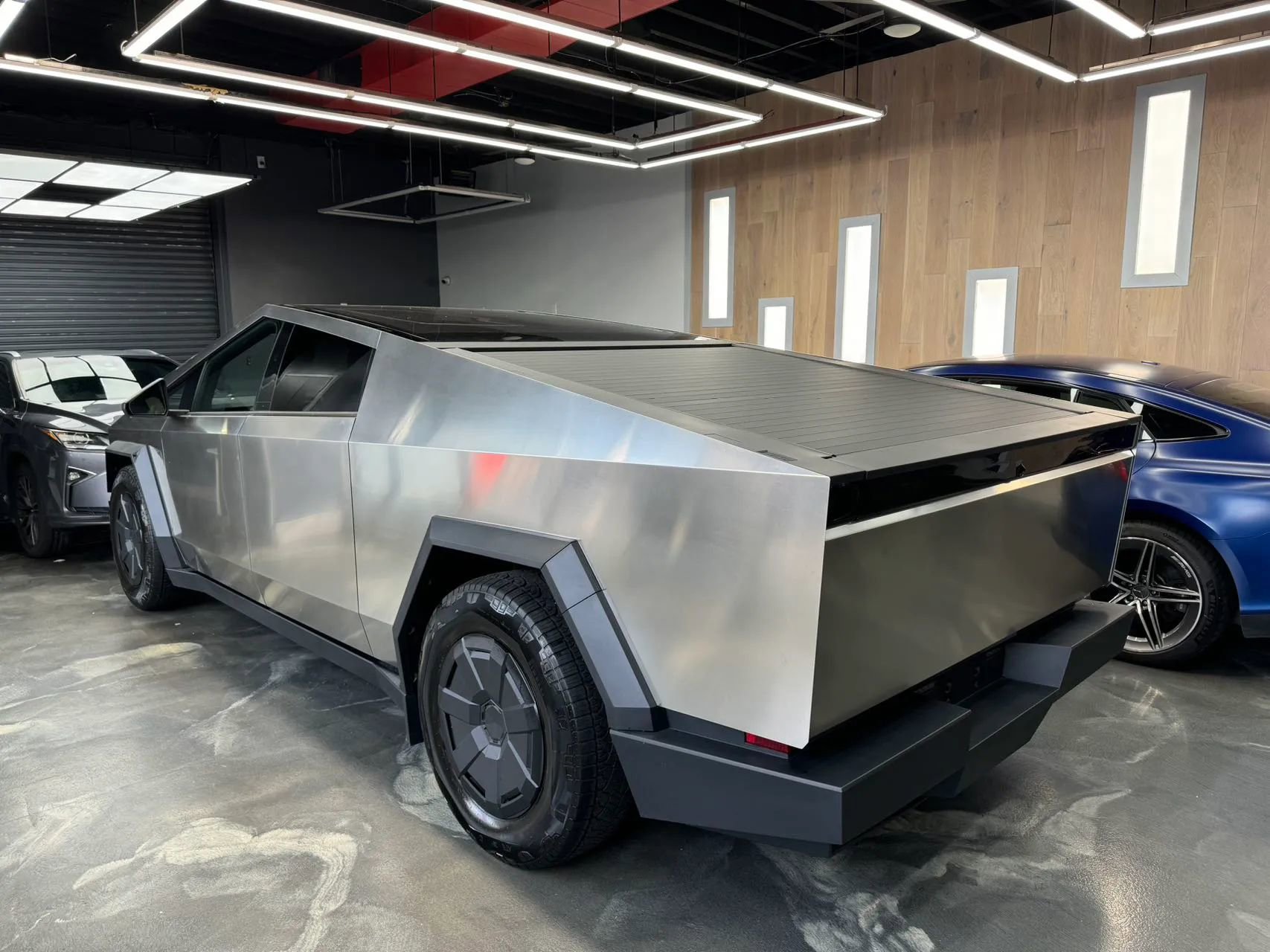Used 2024 Tesla Cybertruck AWD Crew Cab image 26