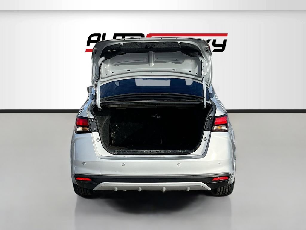 Used 2022 Nissan Versa SV image 25