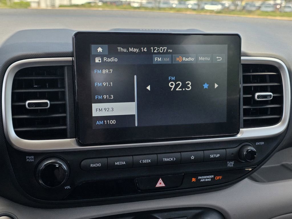 Used 2025 Hyundai Venue SEL FWD image 16