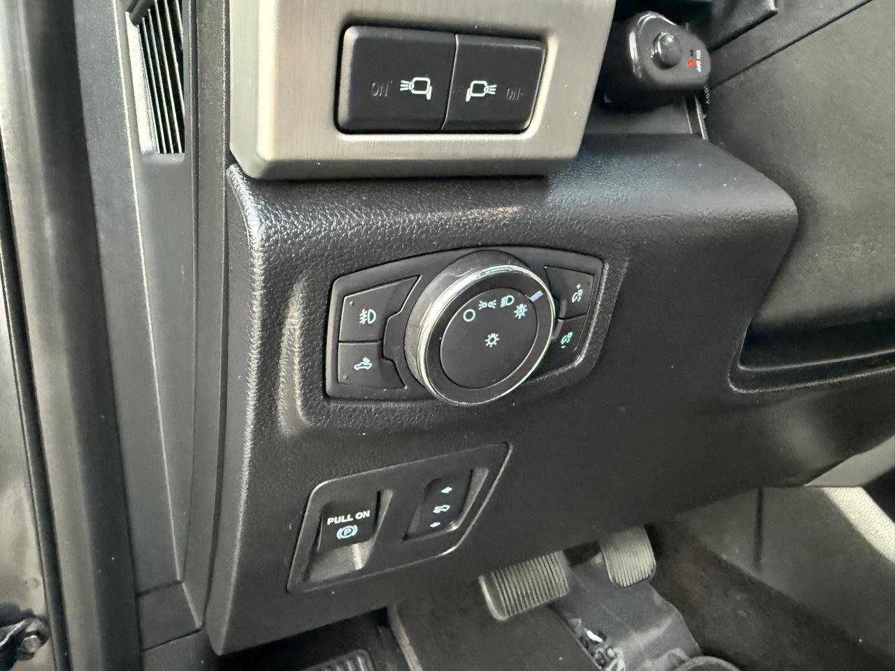 Used 2018 Ford F150 Platinum w/ Equipment Group 701A Luxury AWD/4WD image 21