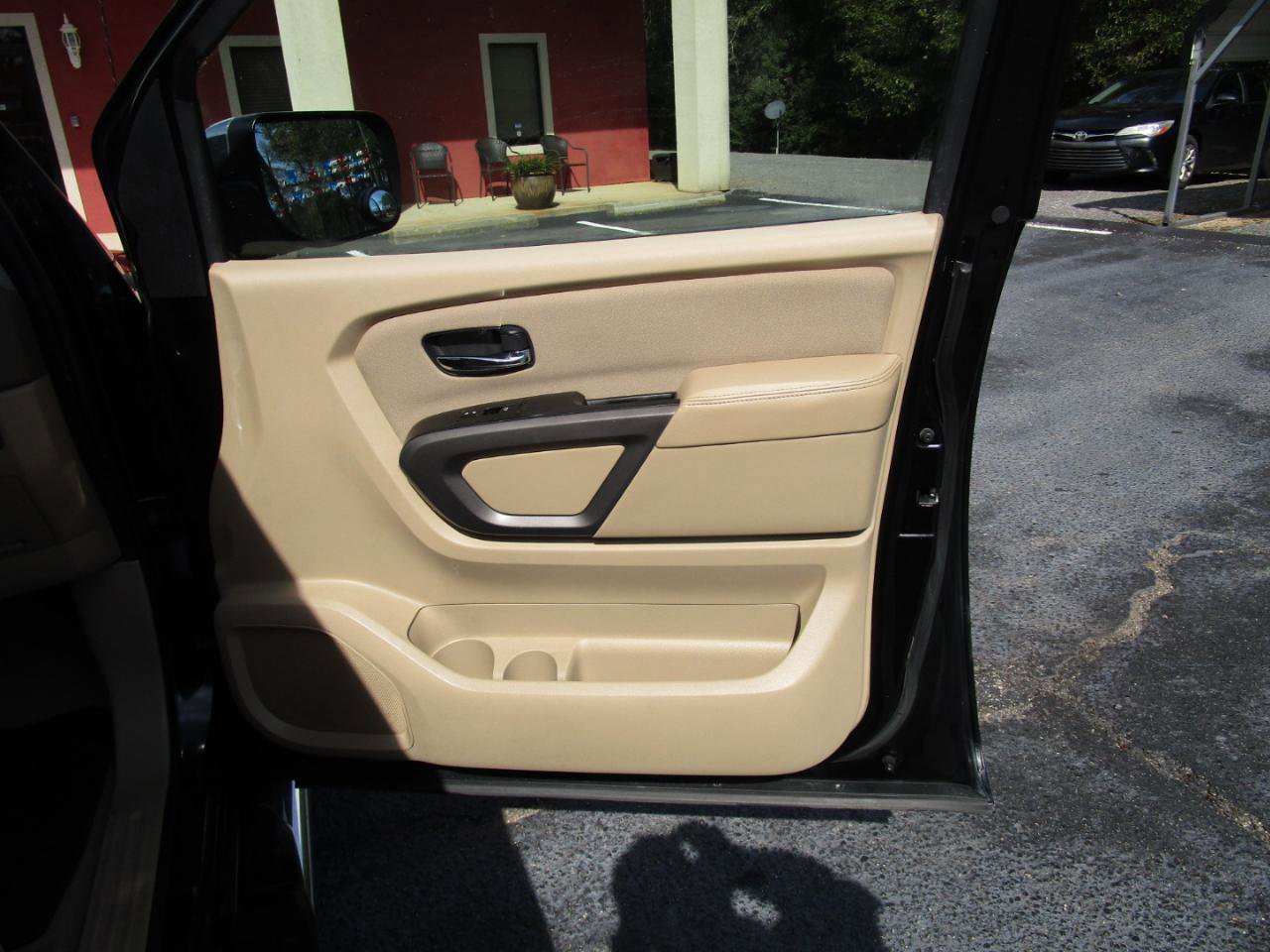 Used 2015 Nissan Titan SV image 29